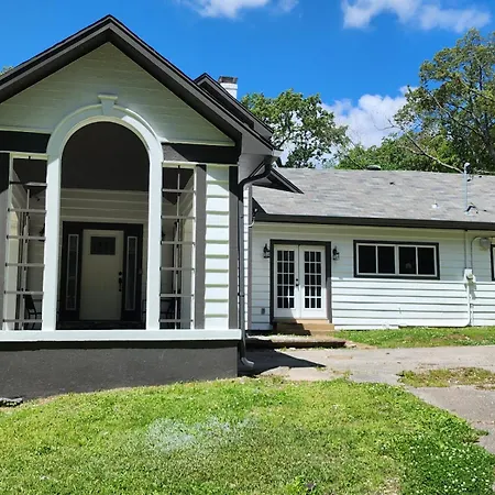 Turn Of The Century Estate, Sauna Secluded-3